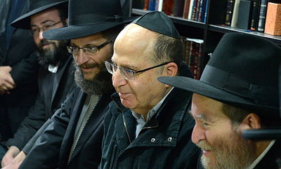 יעלון והרצוג ניחמו את האבלים בכפר חב"ד • תיעוד