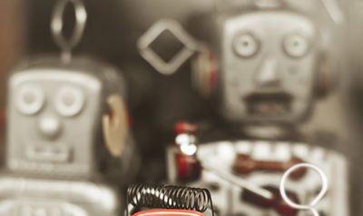 בלי מחשבים ומפוצצת ברובוטים: כך תראה שנת 2045