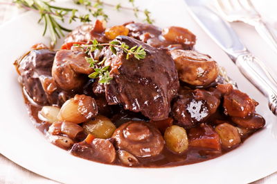 מלך הקדרה הצרפתי: ביף בורגניון - תבשיל בשר ביין אדום