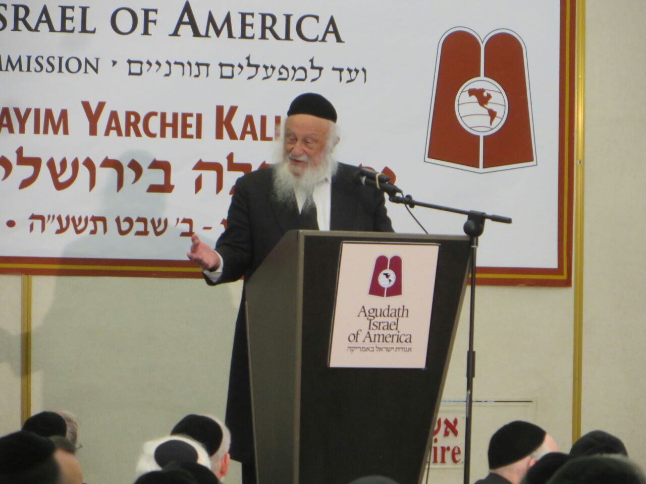 הגרב"ד פוברסקי נעל את 'ירחי כלה' • תמונות