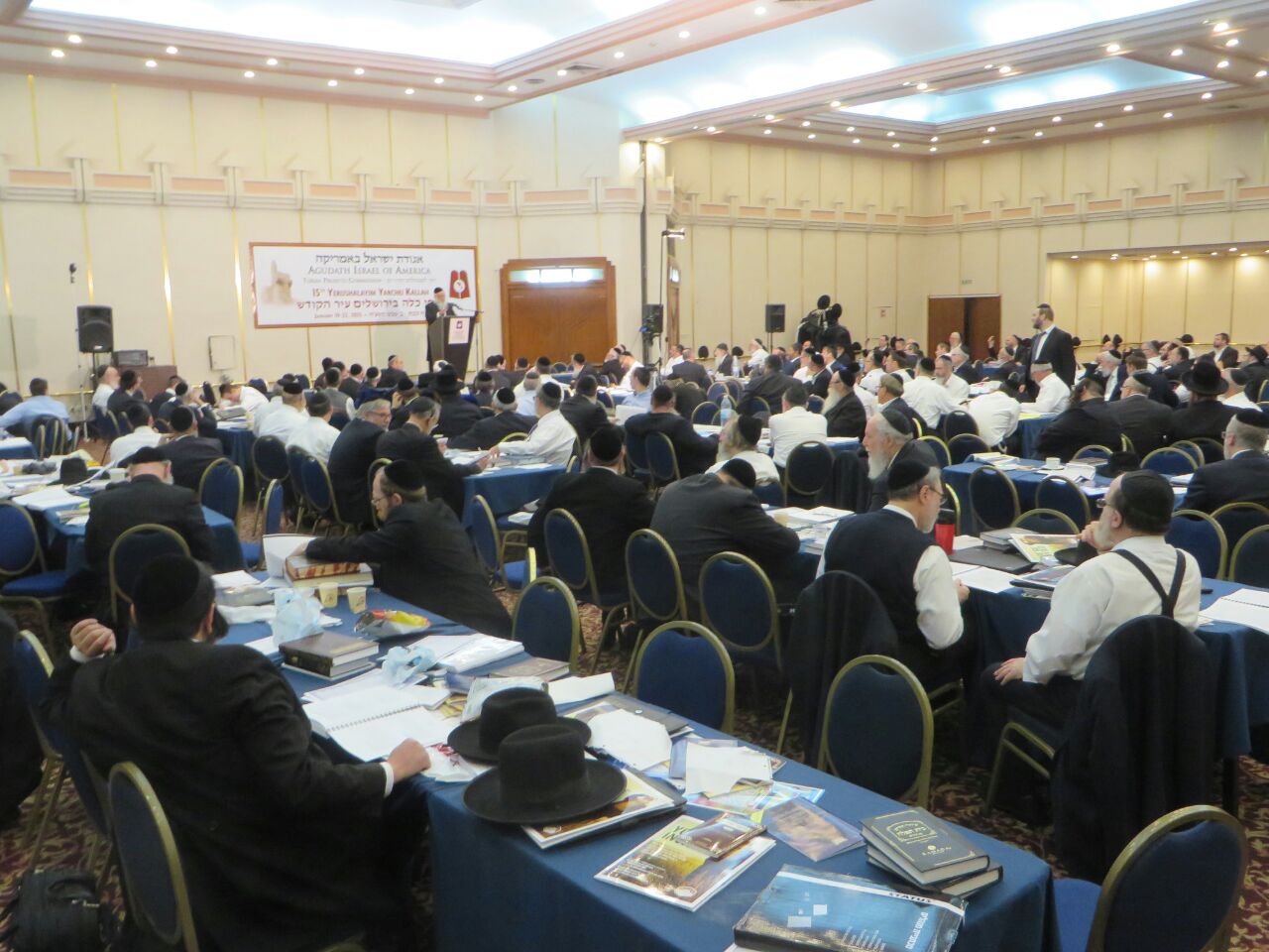 הגרב"ד פוברסקי נעל את 'ירחי כלה' • תמונות