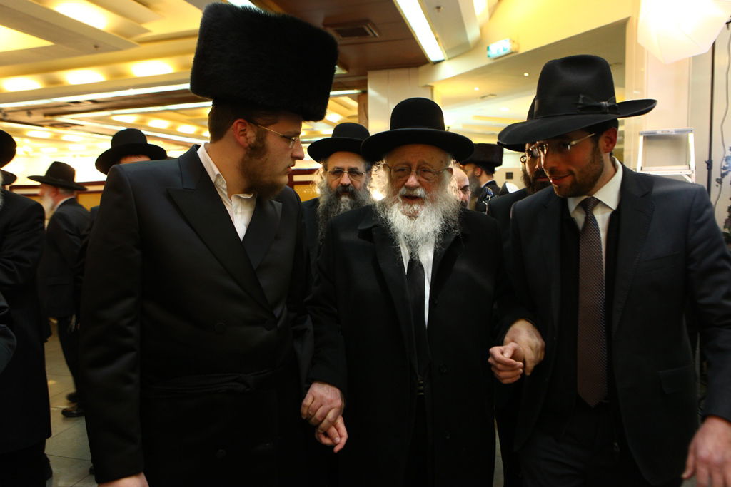 גלריה: יו"ר ועד הישיבות חיתן, ראשי הישיבות באו לאחל מזל טוב