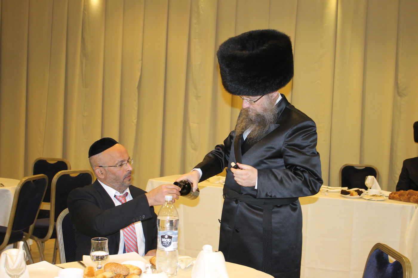 גלריה: גדולי ישראל בשמחת שבע ברכות לבן הרב חיים אהרון קאופמן