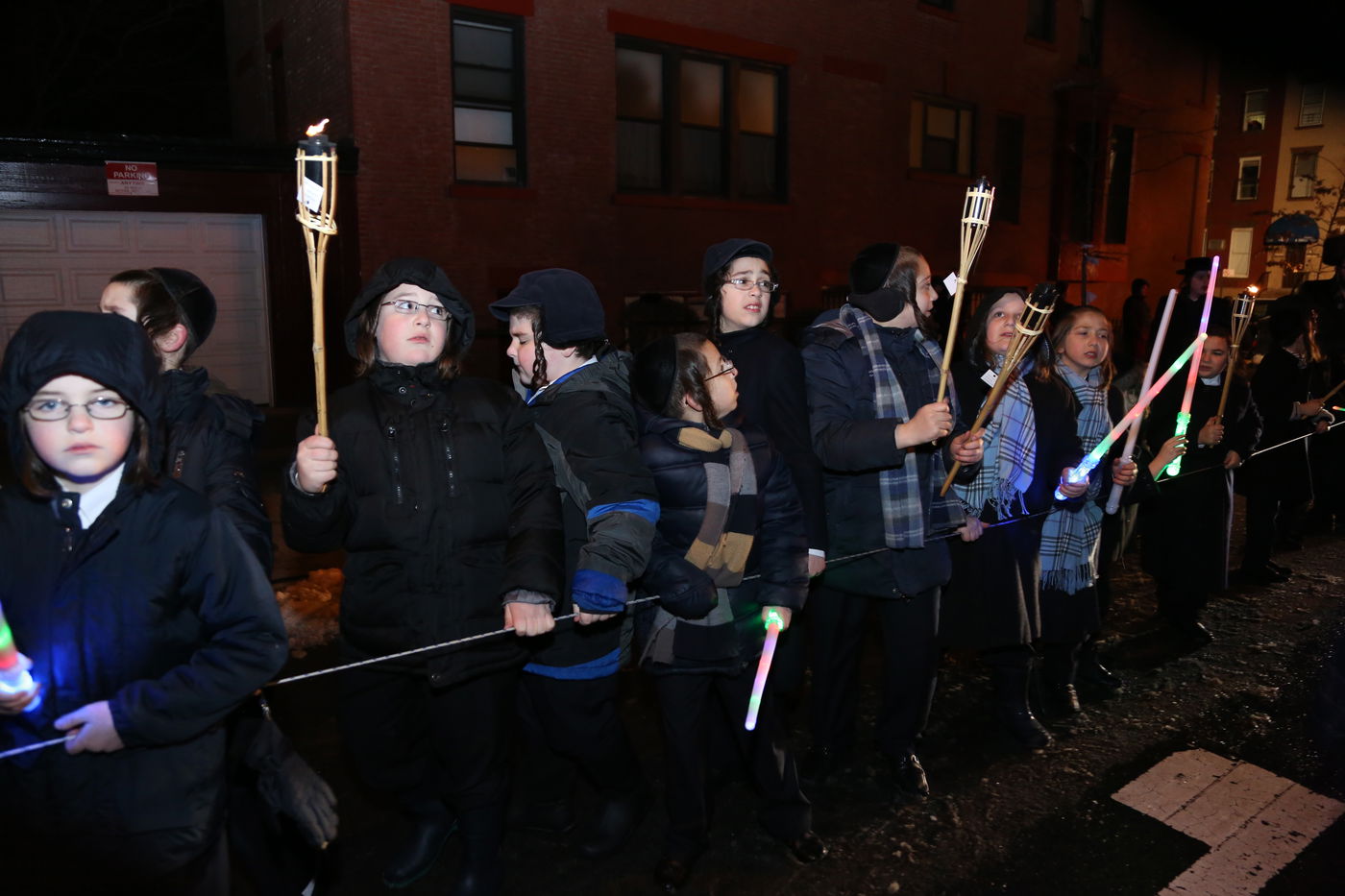 הכנסת ס"ת לזכר הנגיד מנחם שטארק הי"ד • תיעוד