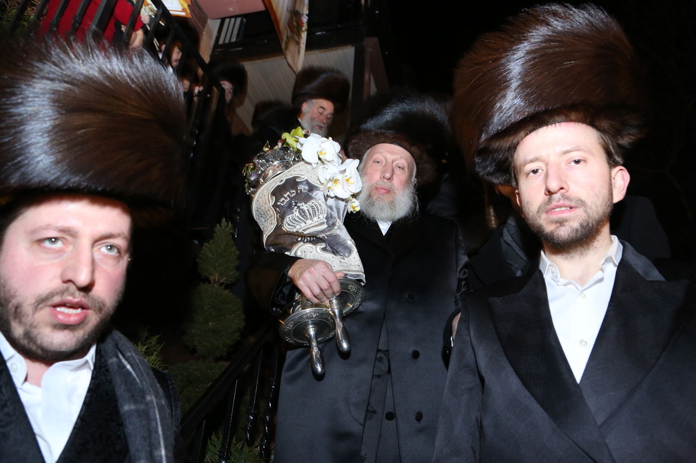 הכנסת ס"ת לזכר הנגיד מנחם שטארק הי"ד • תיעוד