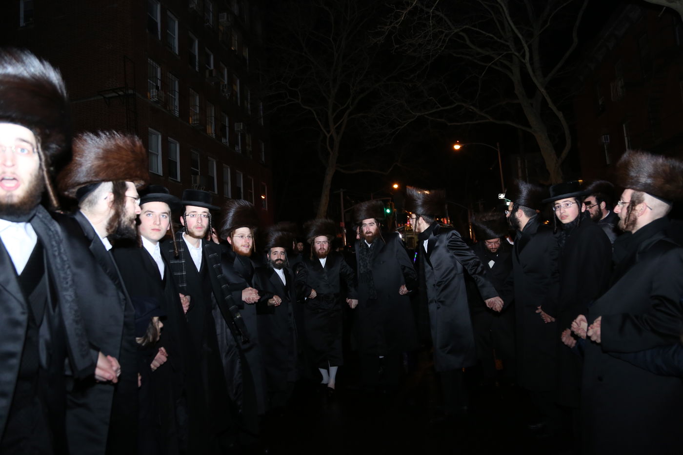 הכנסת ס"ת לזכר הנגיד מנחם שטארק הי"ד • תיעוד