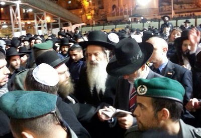 אמש בכותל המערבי: עצרת תפילה למען הרב ברלנד