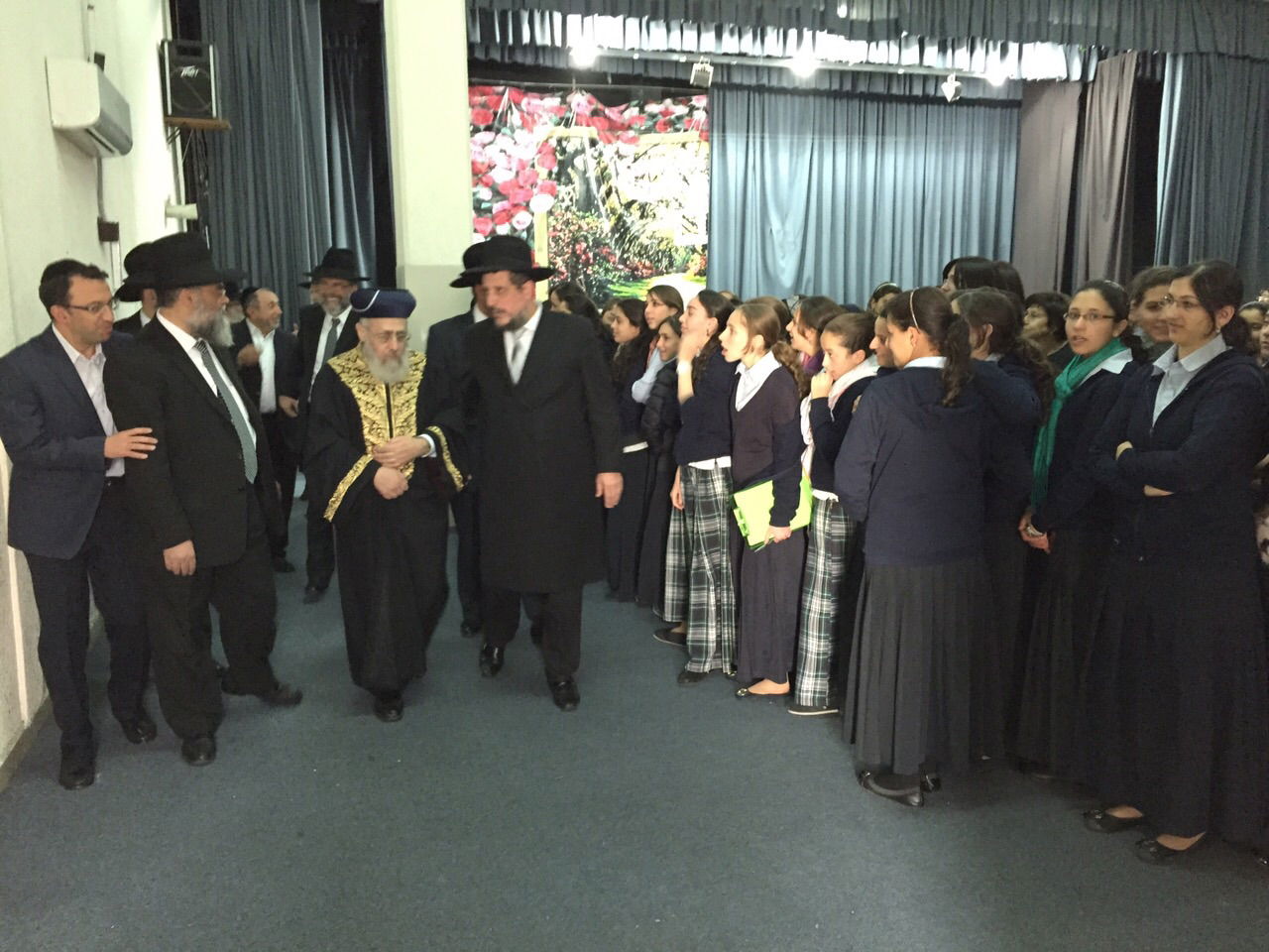 תיעוד בלעדי: הגר"י יוסף חיזק את בנות הסמינר החרדי במקסיקו