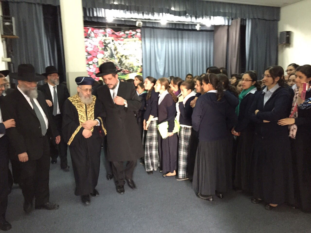 תיעוד בלעדי: הגר"י יוסף חיזק את בנות הסמינר החרדי במקסיקו