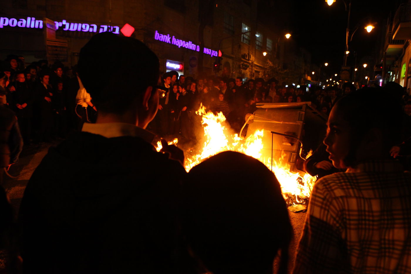 גלריה: עשרות הפגינו ב"כיכר השבת" נגד מעצר העריקים מפוניבז'