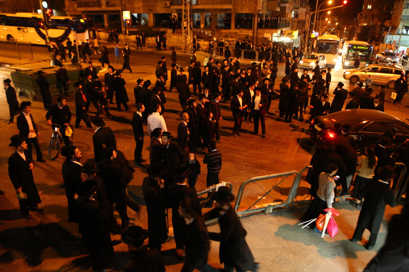 גלריה: עשרות הפגינו ב"כיכר השבת" נגד מעצר העריקים מפוניבז'