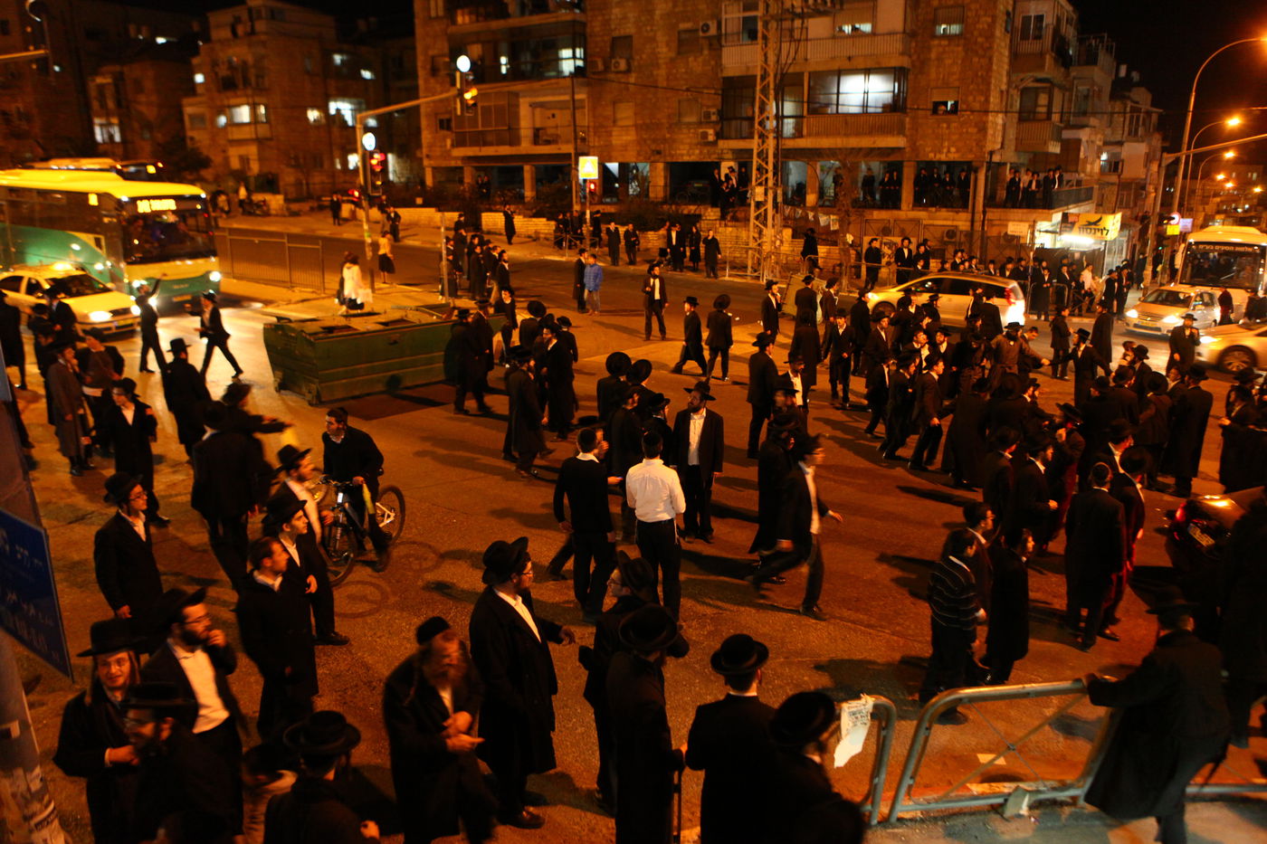 גלריה: עשרות הפגינו ב"כיכר השבת" נגד מעצר העריקים מפוניבז'