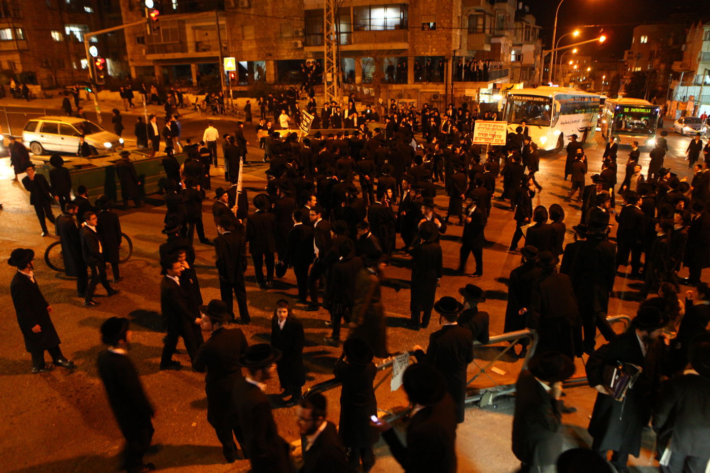 גלריה: עשרות הפגינו ב"כיכר השבת" נגד מעצר העריקים מפוניבז'