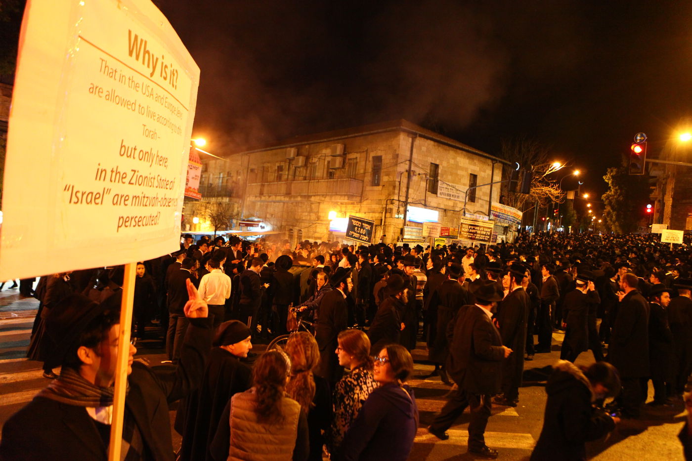 גלריה: עשרות הפגינו ב"כיכר השבת" נגד מעצר העריקים מפוניבז'