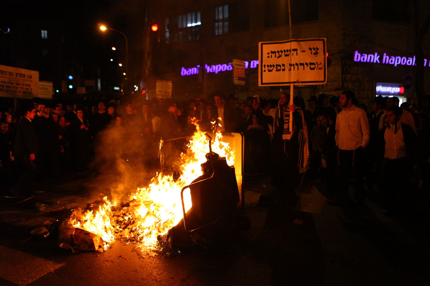 גלריה: עשרות הפגינו ב"כיכר השבת" נגד מעצר העריקים מפוניבז'