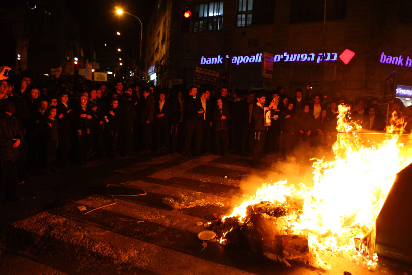 גלריה: עשרות הפגינו ב"כיכר השבת" נגד מעצר העריקים מפוניבז'