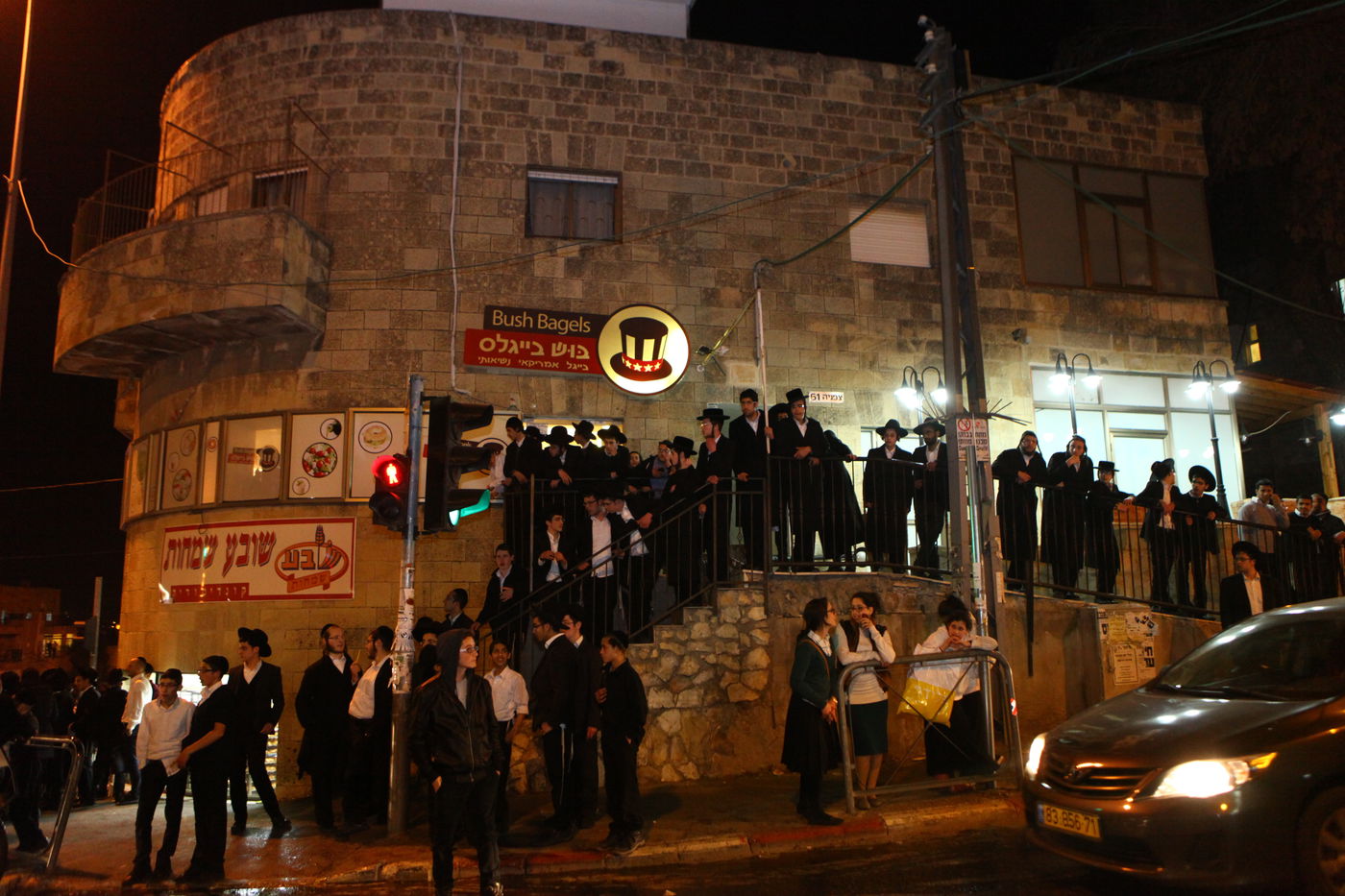 גלריה: עשרות הפגינו ב"כיכר השבת" נגד מעצר העריקים מפוניבז'