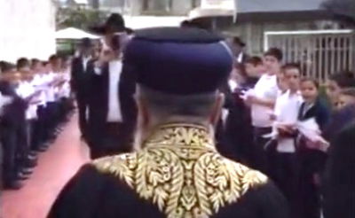 תיעוד בלעדי: ילדי מקסיקו מקבלים את פני הראשון לציון הגר"י יוסף