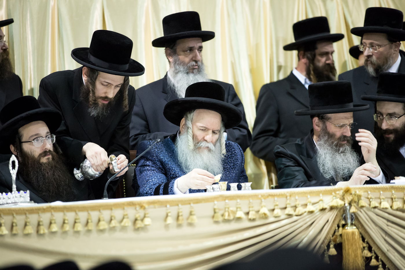 תיעוד ענק: טיש ט"ו בשבט של האדמו"ר מבאבוב