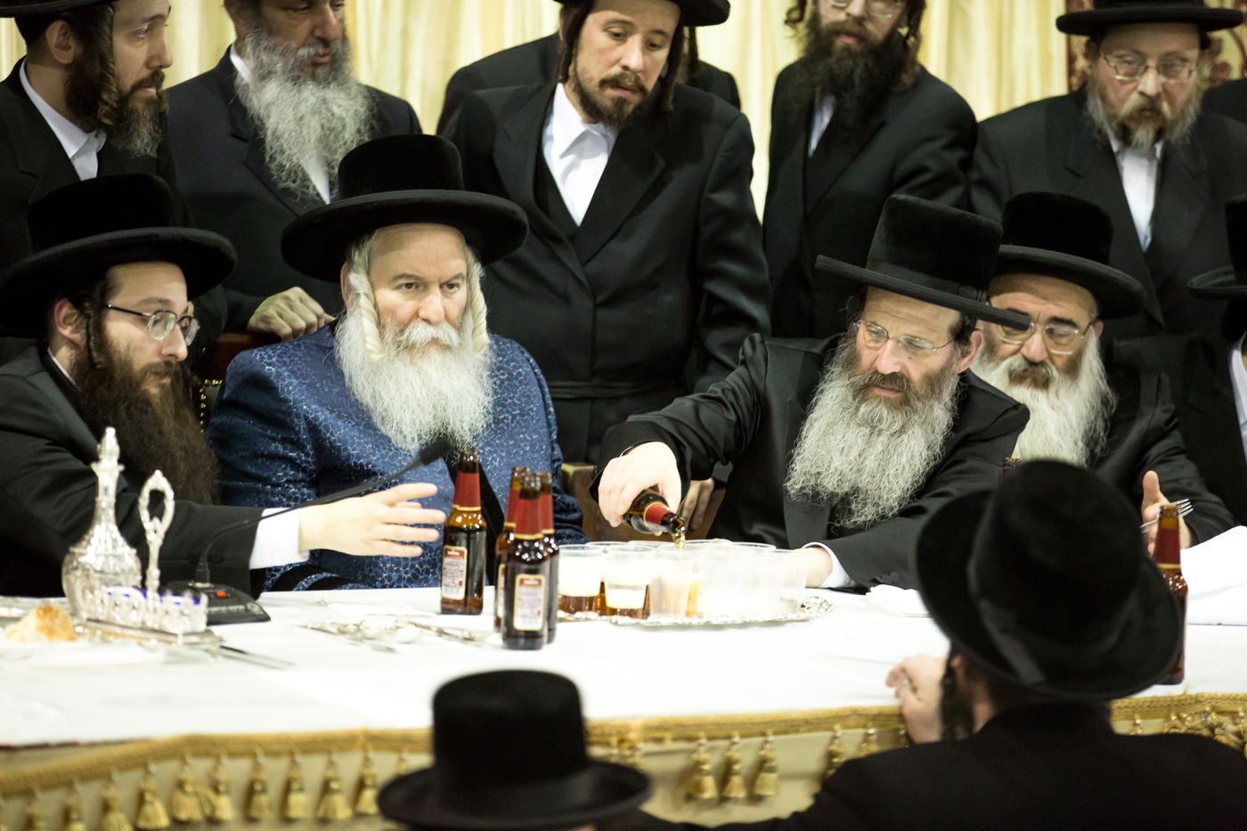 תיעוד ענק: טיש ט"ו בשבט של האדמו"ר מבאבוב