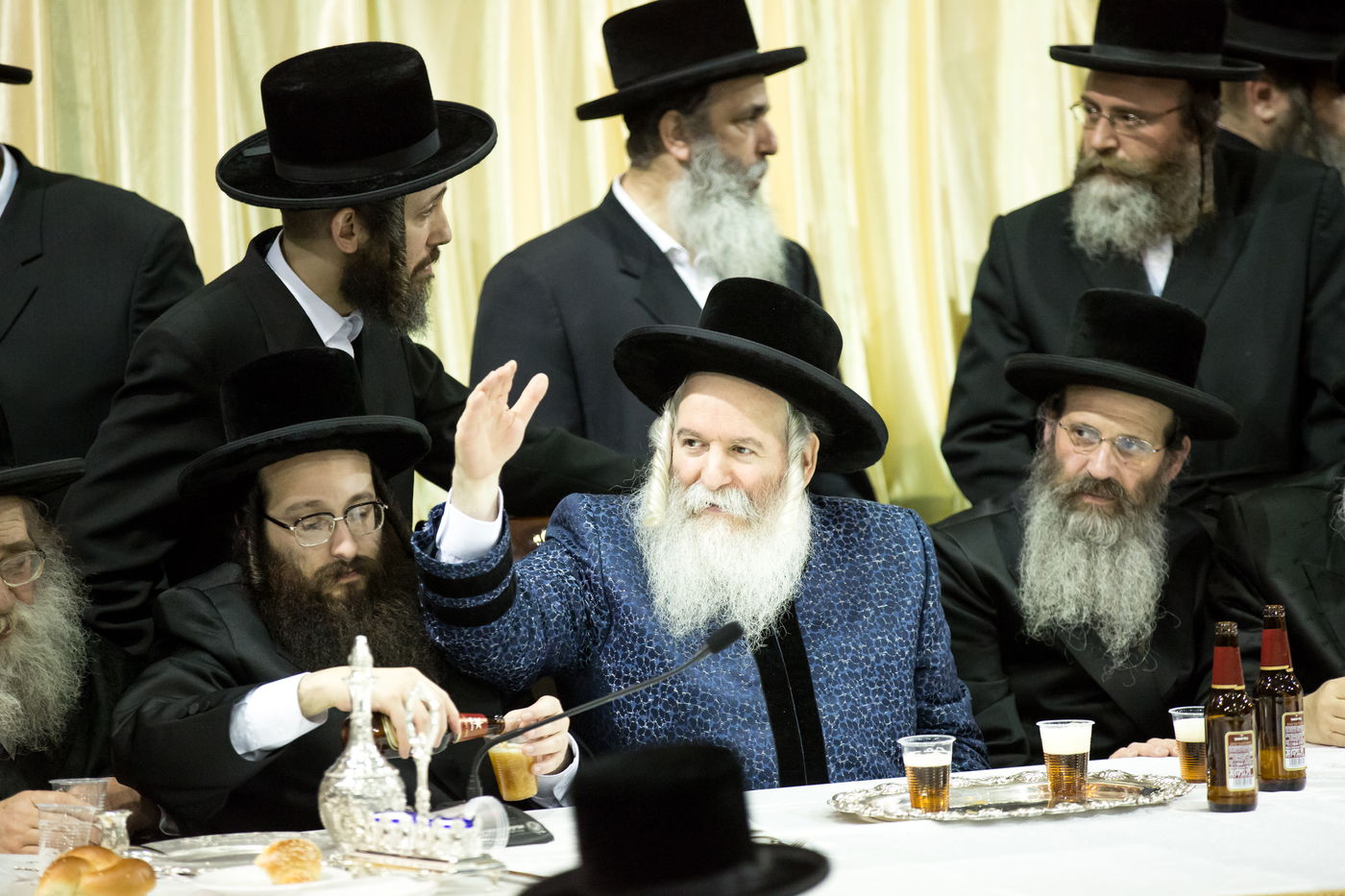 תיעוד ענק: טיש ט"ו בשבט של האדמו"ר מבאבוב