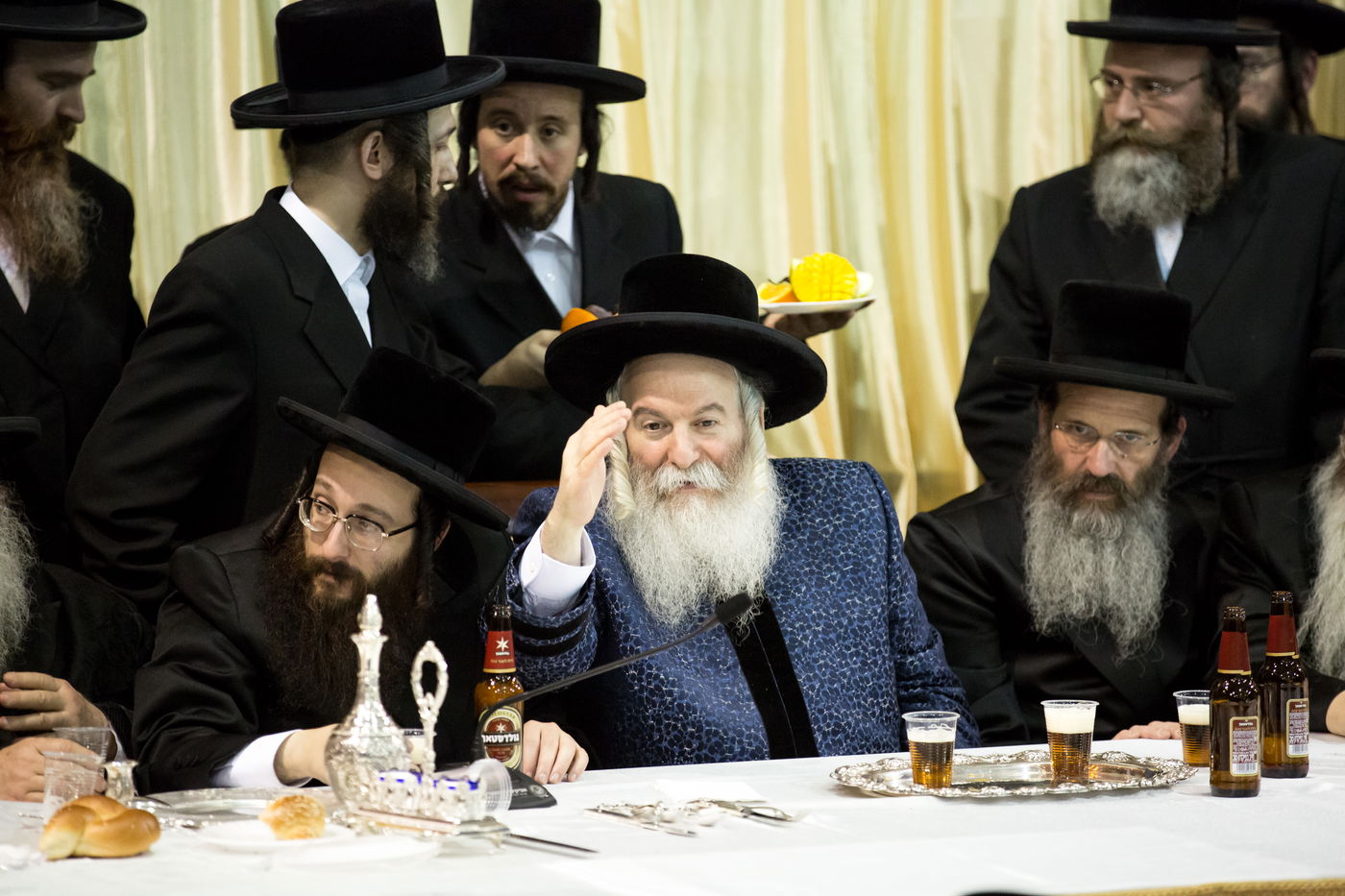 תיעוד ענק: טיש ט"ו בשבט של האדמו"ר מבאבוב