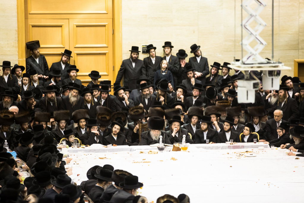 תיעוד: אלפים בטיש ט"ו בשבט בבעלזא