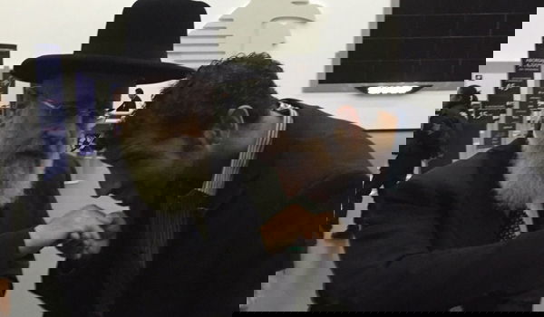 הגר"י יוסף ומאבטחו, היום