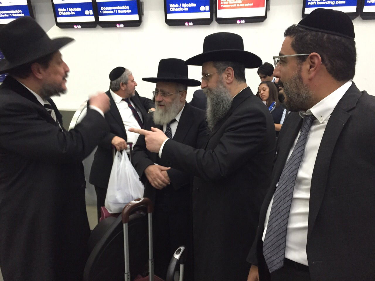 מקסיקו: הרבנים והמאבטחים נפרדו מהראשל"צ הגר"י יוסף ואחיו הגר"ד
