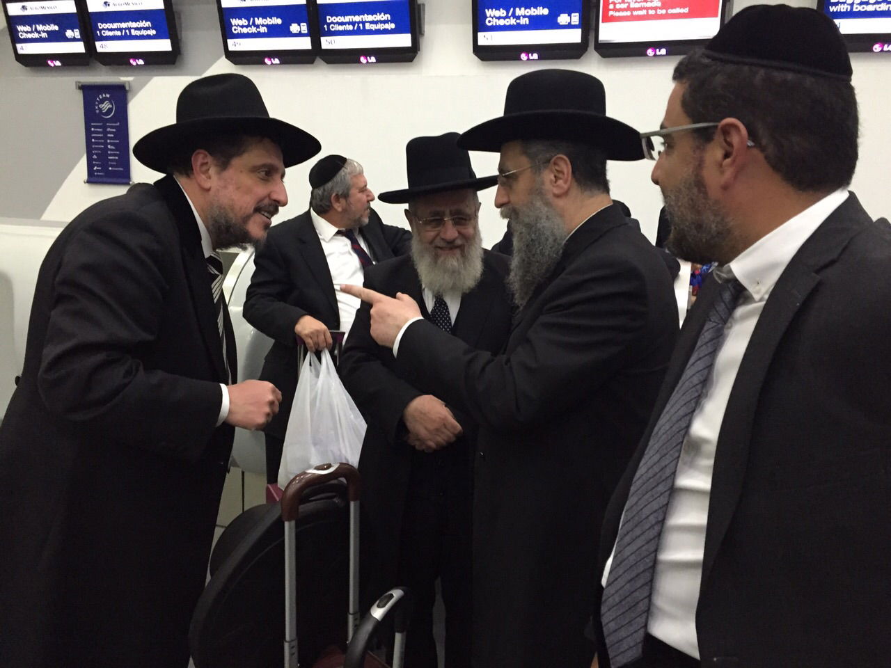 מקסיקו: הרבנים והמאבטחים נפרדו מהראשל"צ הגר"י יוסף ואחיו הגר"ד