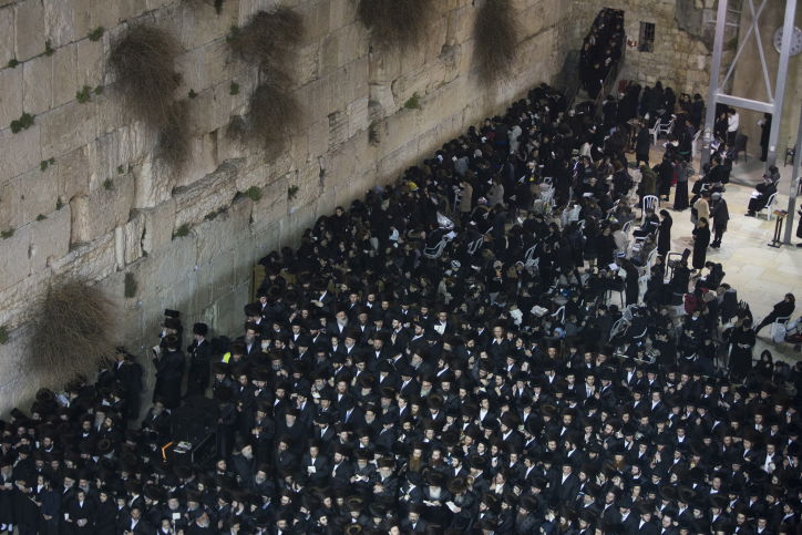 גלריה: האדמו"ר מבאבוב ואלפי חסידים בכותל המערבי