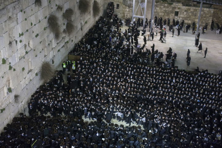 גלריה: האדמו"ר מבאבוב ואלפי חסידים בכותל המערבי