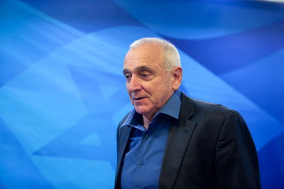 יצחק אהרונוביץ' נגד איילת שקד: "להיכנס לנעליים שלי?"