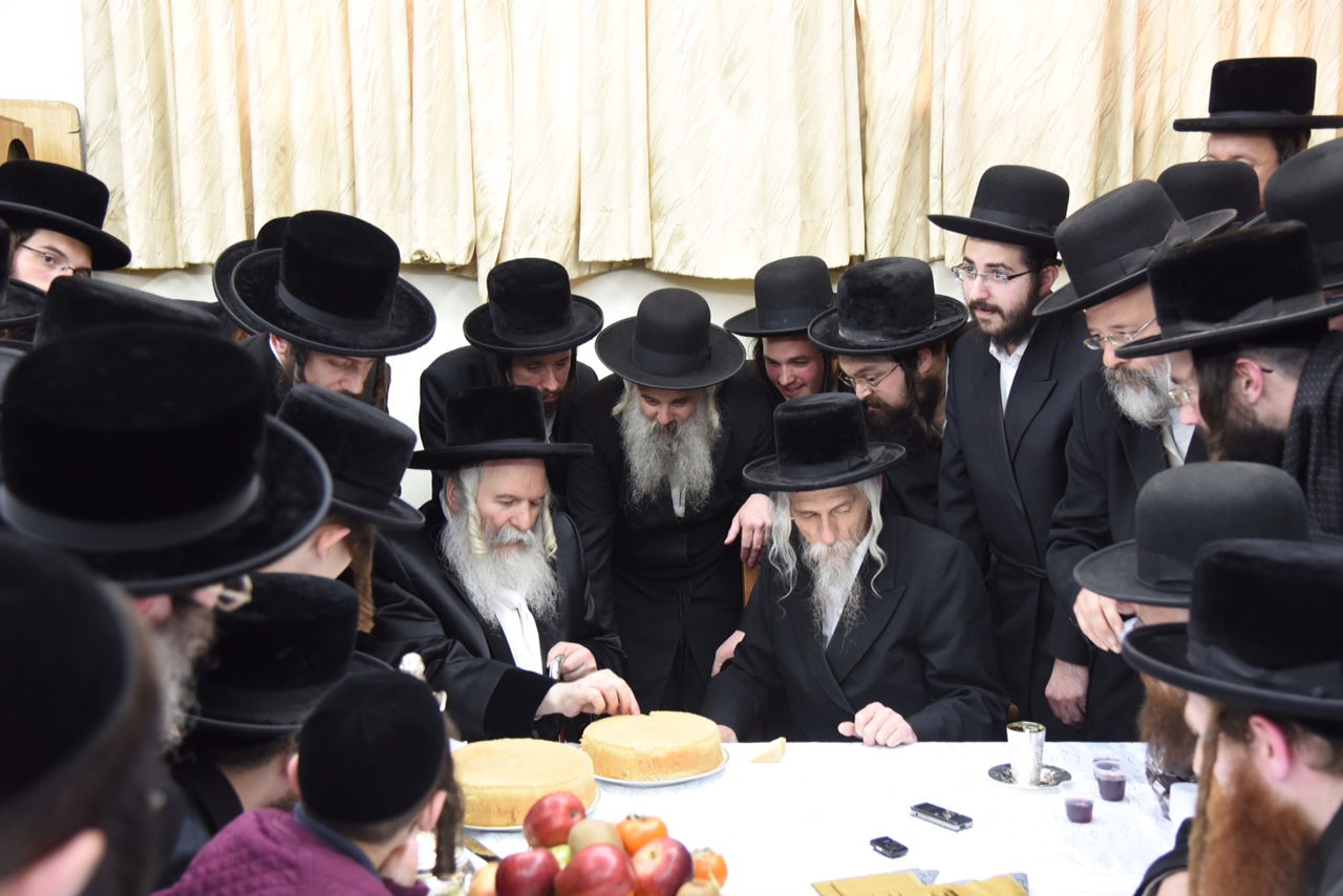 תיעוד: הרבי מבאבוב בביקור אצל אדמו"רי ורבני בני ברק