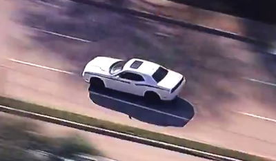 ארה"ב: בסיום המרדף - הנהג הנפגע תקף את הנהג הפוגע • צפו