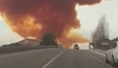 צפו: "ענן כתום" ריחף בשמי ספרד בעקבות פיצוץ במפעל