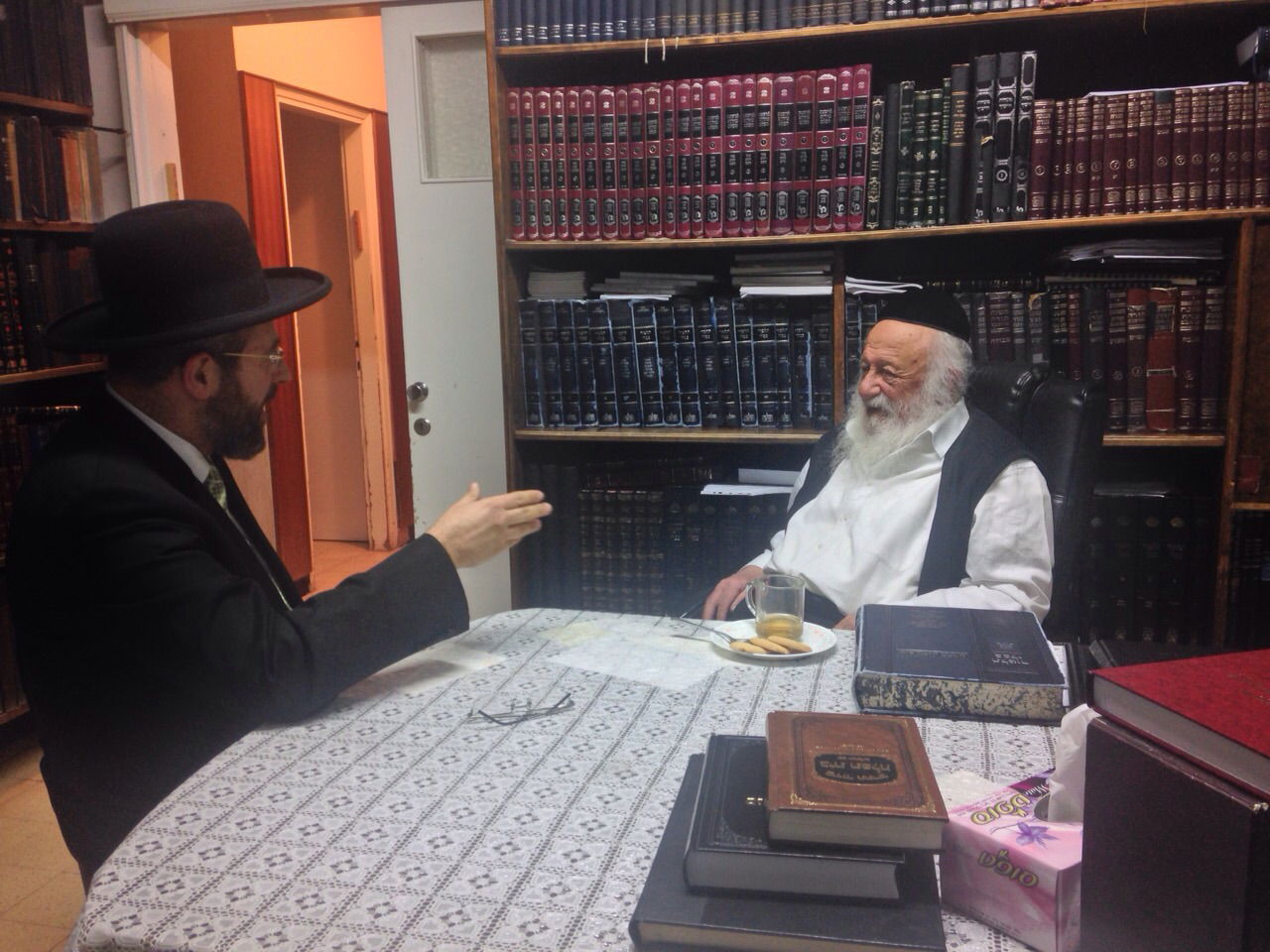 הגר"ד לאו ביקר אצל הגרב"ד פוברסקי • תמונות