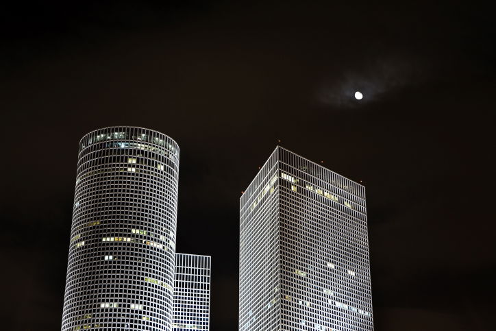 חברת נדל"ן תובעת את עזריאלי: סירבה שנשכיר לחרדים