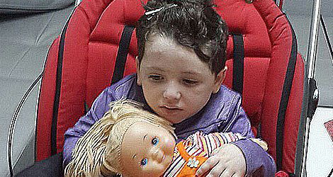 התפללו: הילדה אדל ביטון נלחמת על חייה בשל דלקת ריאות