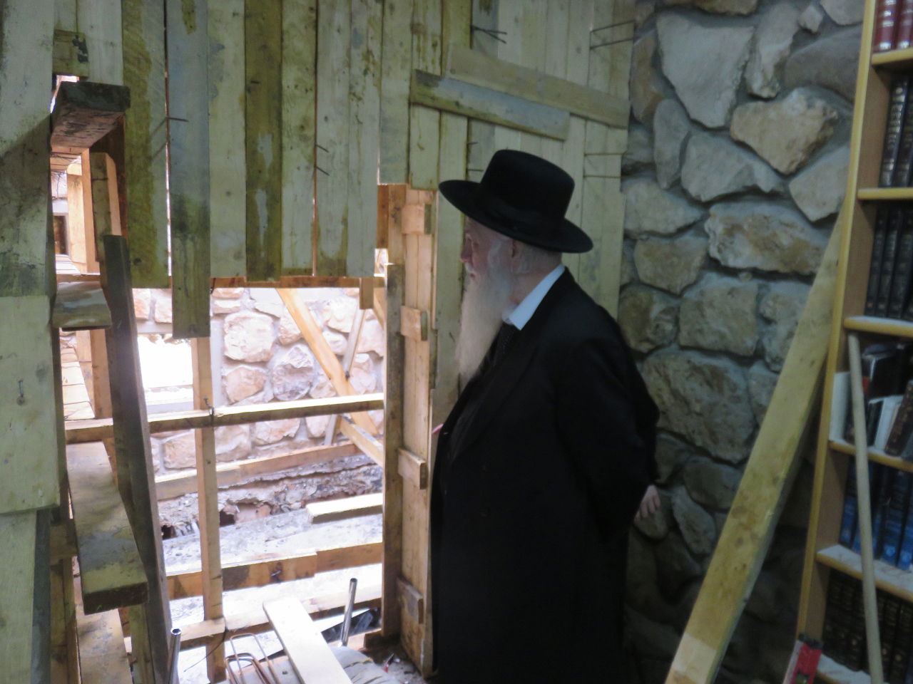 פוניבז' מציגה: מעלית למרן הגראי"ל שטיינמן