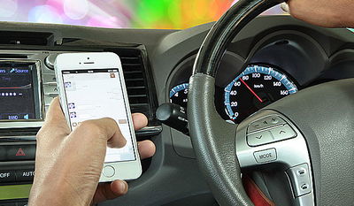 הבחורים החסידיים האלה הם הדוגמא הכי טובה מדוע אסור לסמס בנהיגה