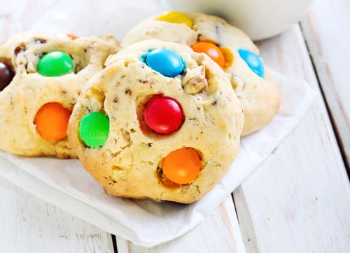 עוגיות צבעוניות עם עדשים מתוקים