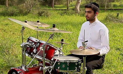 אברמי רוט שר "מנוחה ושמחה" • צפו בקליפ