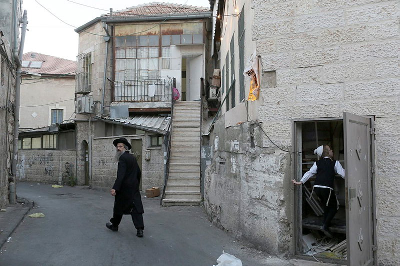 גרם מדרגות התמוטט בבניין בגאולה