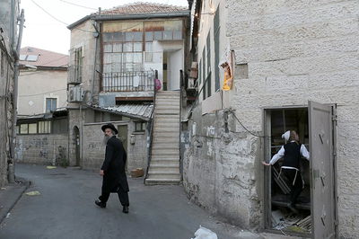 גרם מדרגות התמוטט בבניין בגאולה