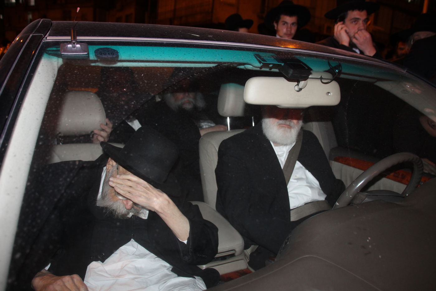 תיעוד: הגר"נ קרליץ בהלווית רעייתו הרבנית לאה קרליץ ע"ה