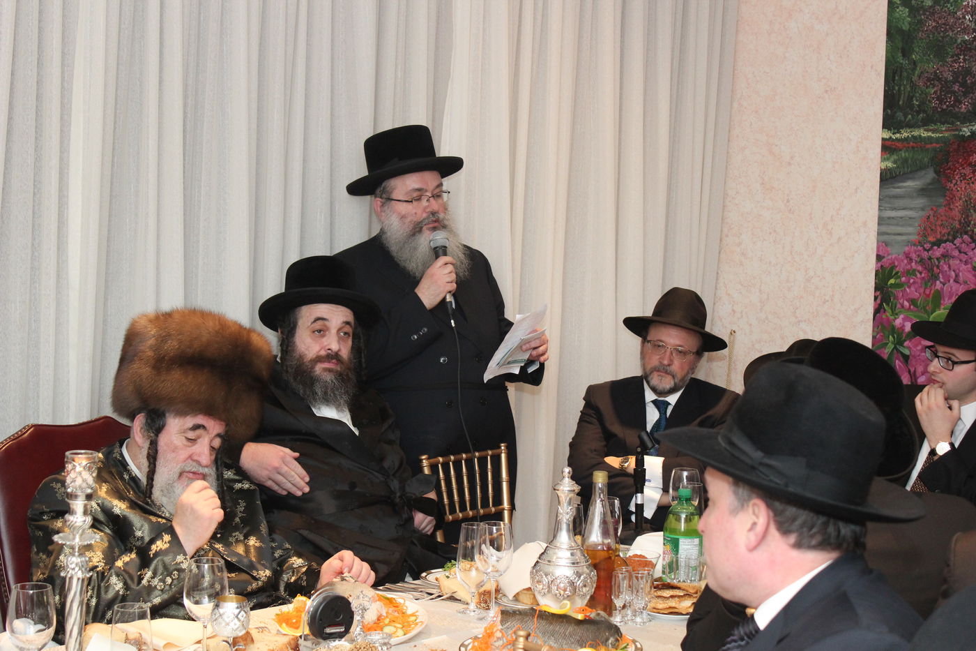 גלריה: טיש ראש חודש אדר עם האדמו"ר מויז'ניץ