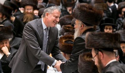 דה בלאזיו בחתונה חסידית, השבוע