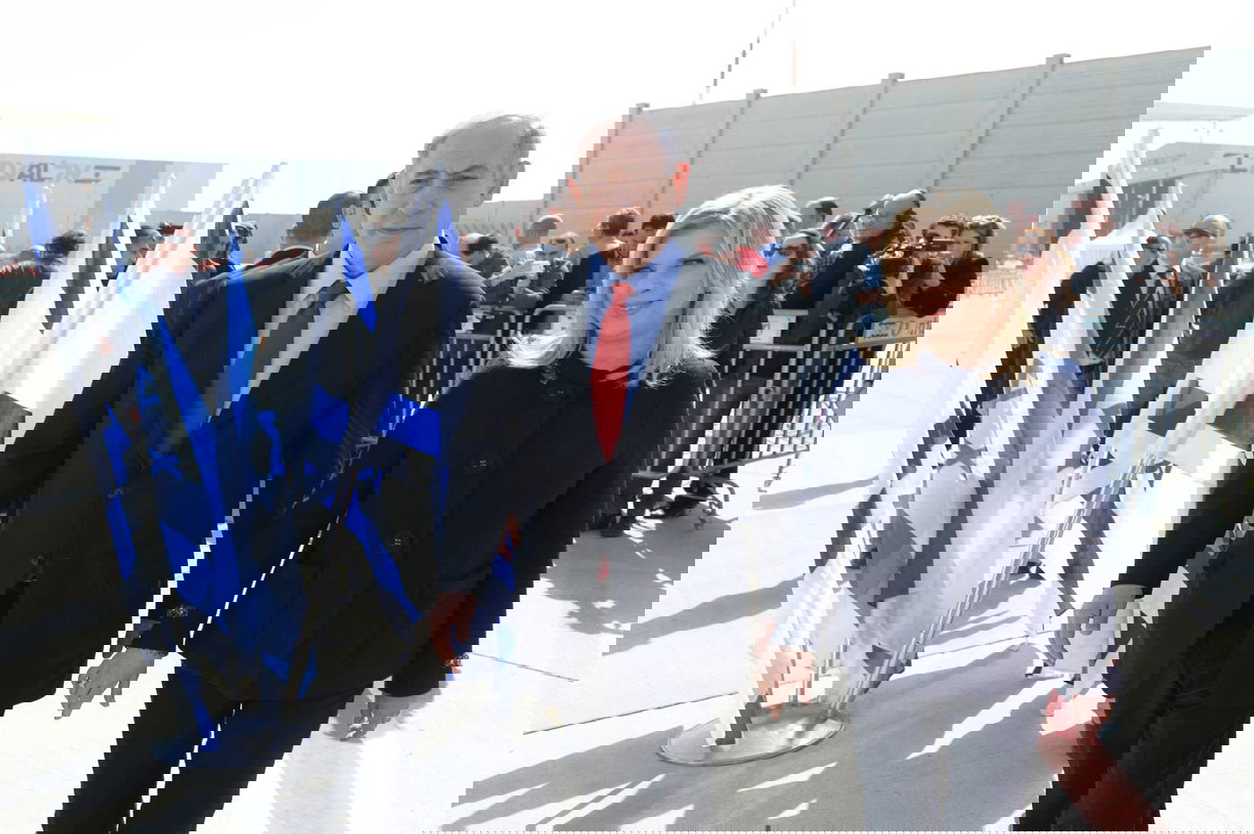 ראש הממשלה ורעייתו, הבוקר