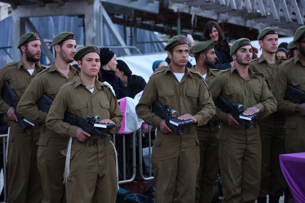 ציצית ומדים: החרדים החדשים של "גבעתי" הושבעו בכותל